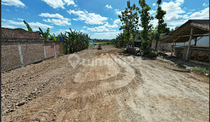 Land Certificate of Asphalt Roadside Jewelry Row Bantul Land Certificate of Asphalt Roadside Jewelry Row Bantul