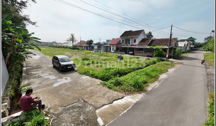 Near Maguwoharjo Stadium, close to campus and offices, ready with a Deed of Sale and Purchase (AJB). Near Maguwoharjo Stadium, close to campus and offices, ready with a Deed of Sale and Purchase (AJB).