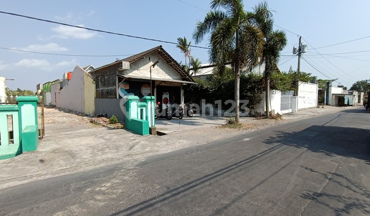 Maguwoharjo Jogja near the stadium, 8m wide access road, Build Ready, Freehold Land Certificate for Yard.