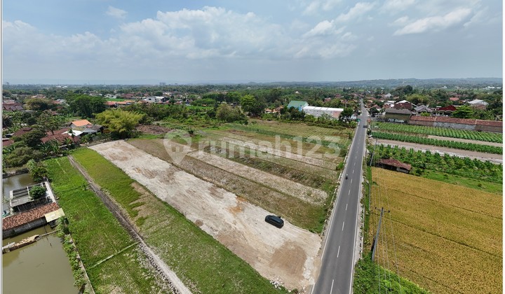 SHM Land for Yard in Gamping, Jogja, Beside the Main Road, Suitable for Business