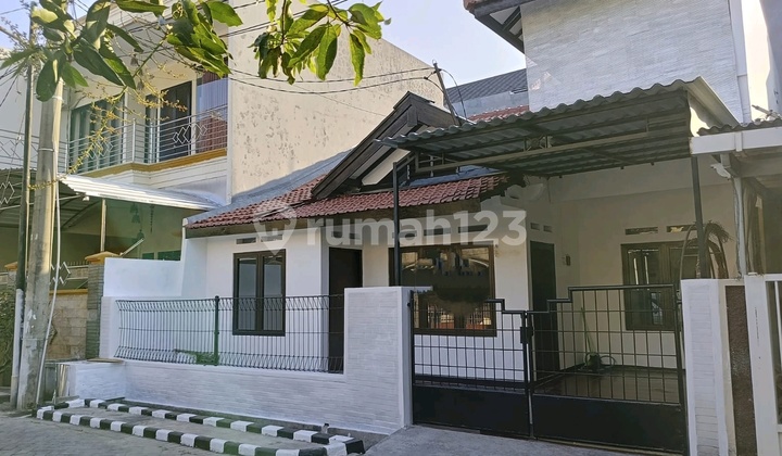 Rumah Wiyung Surabaya: Lokasi Emas Dekat Kampus & Mall Rumah Wiyung Surabaya: Lokasi Emas Dekat Kampus & Mall