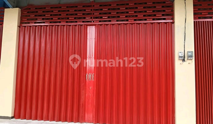 Strategic 3-Story New Shophouse in Kedamean, Driyorejo, Gresik Strategic 3-Story New Shophouse in Kedamean, Driyorejo, Gresik