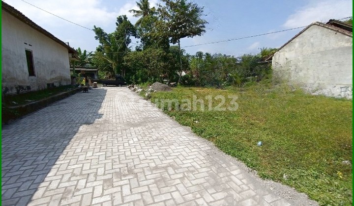 Tempel, Tanah Mangku Jalan Aspal Dekat Polres Sleman