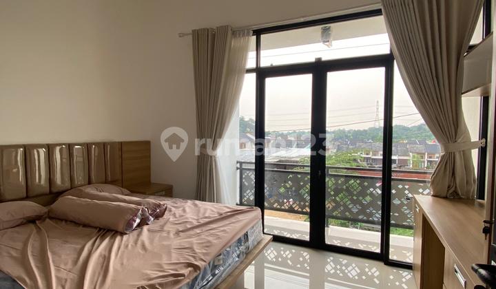 Beautiful 2-Story Lake View Residence with Bonus Canopy/Kitchen Set 900 million 2