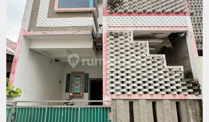 Rumah 2,5 Lantai akses mudah ke stasiun & tol 1M an, Jagakarsa