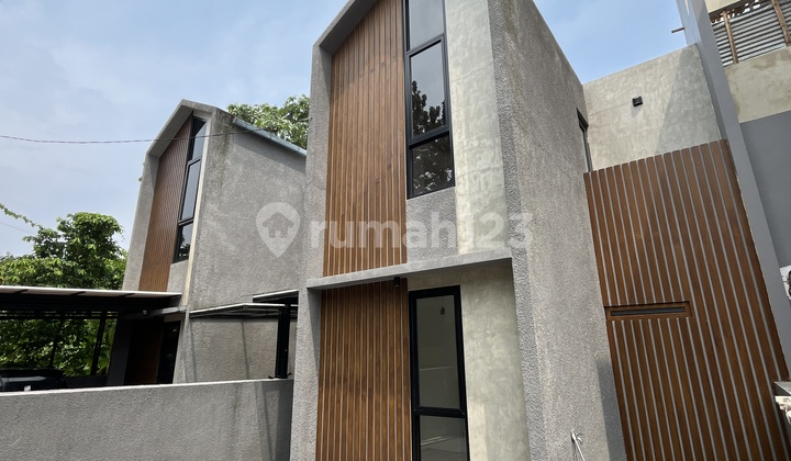 Hunian Minimalis Tropis 2 Lantai Lokasi Strategis, Jagakarsa