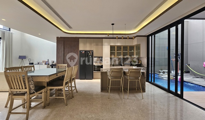 For Sale: Sultan House in Navapark Cluster Laurel BSD, Private Elevator.