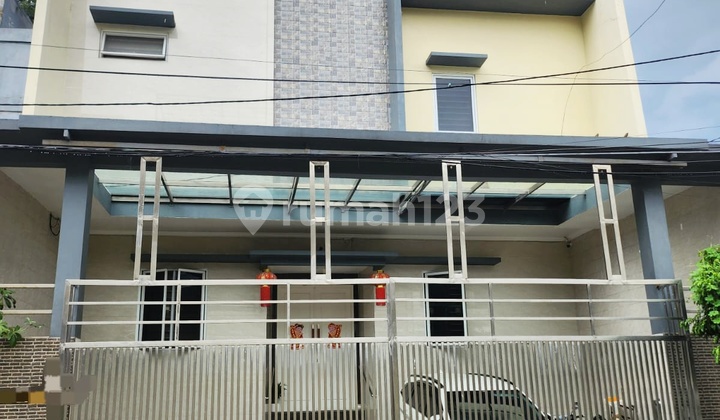 3-Story East-Facing Muara Karang House Fully Furnished 2