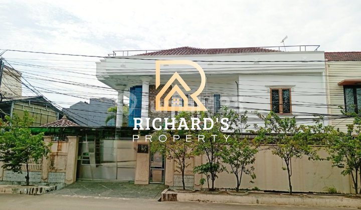 Luxury Renovated House at Hoek Muara Karang Block 5