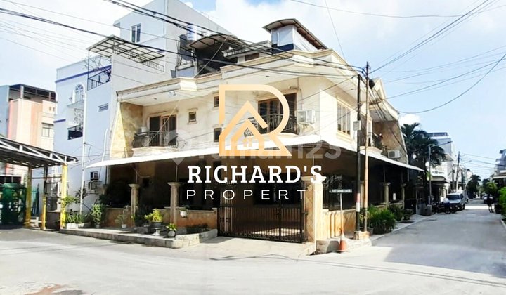 Hoek Muara Karang House 15X15.5 Facing West North