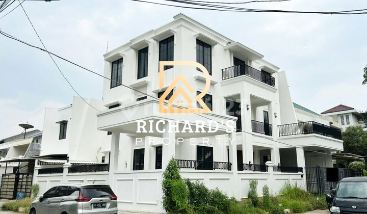 Rumah Mewah Hoek Muara Karang Blok 8