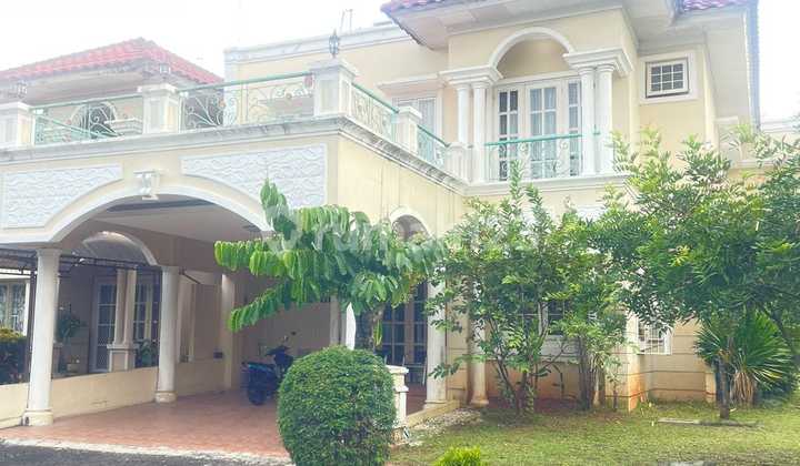 Disewakan Rumah Mewah 2 Lantai Semi Furnished Di Kotawisata