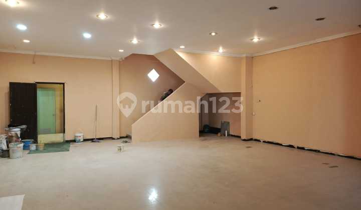 Strategic Ready-to-Use Business Shop for Rent on Raya Kertajaya Gubeng