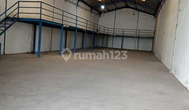 Warehouse for Rent at Mutiara Margomulyo with Strategic Office Ready for Use Warehouse for Rent at Mutiara Margomulyo with Strategic Office Ready for Use