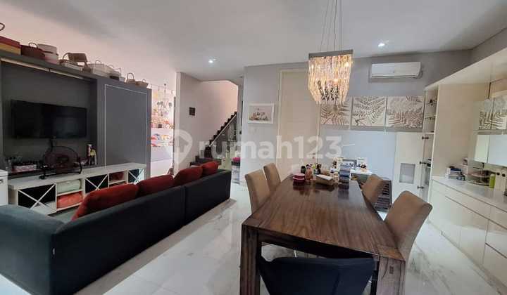 Jual Rumah Pakuwon City 2 Lantai Siap Huni Interior Mewah SHM