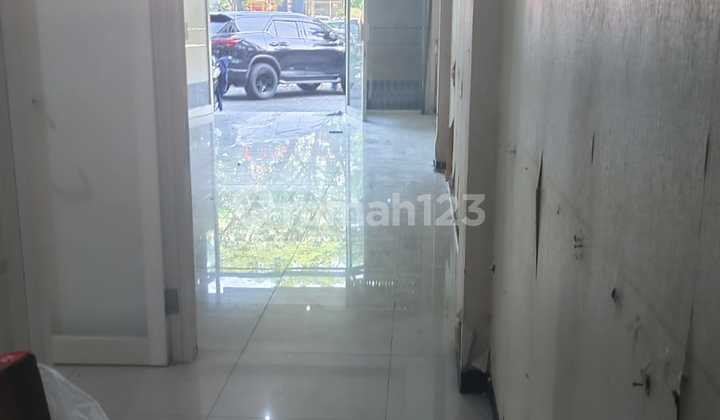 Rent Zero Street 4-Storey Shop House Icon 21 Merr in a Strategic Commercial Area 2