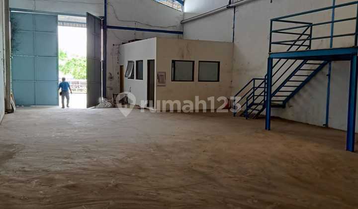 Warehouse for Rent at Mutiara Margomulyo with Strategic Office Ready for Use Warehouse for Rent at Mutiara Margomulyo with Strategic Office Ready for Use