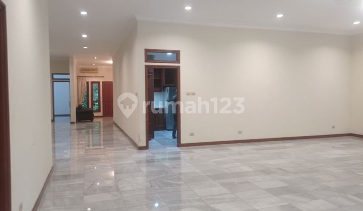 Rumah Luas 1 Lantai SHM 815m² Dekat Kemang & Sekolah Internasional – Ampera 2