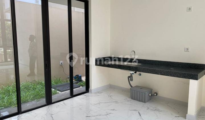 Rumah 3 Lantai Siap Huni di Asya Semayang - Row Nyaman & Strategis