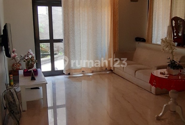 Rumah Modern Minimalis di Taman Modern - Siap Huni & Cocok untuk Keluarga 2