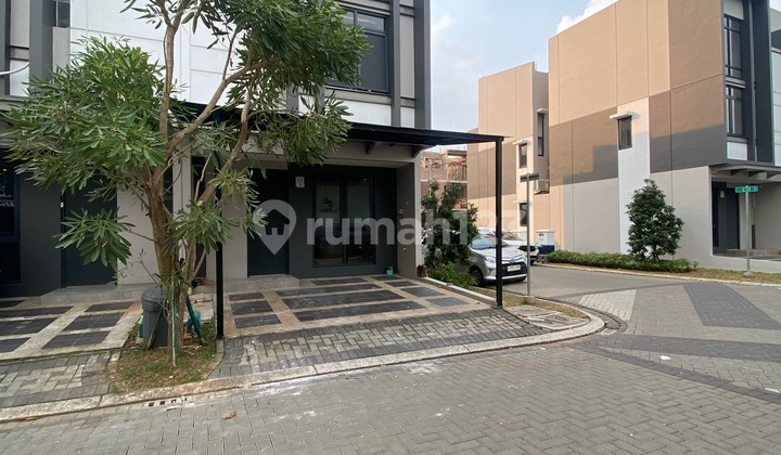 For Rent: SOHO House Combining Residential and Business Space in One Building at Latinos Business District BSD For Rent: SOHO House Combining Residential and Business Space in One Building at Latinos Business District BSD