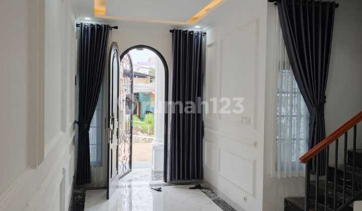 Rumah 2 Lantai Pinggir Jalan Raya, Premium Dekat Kemana Saja 2