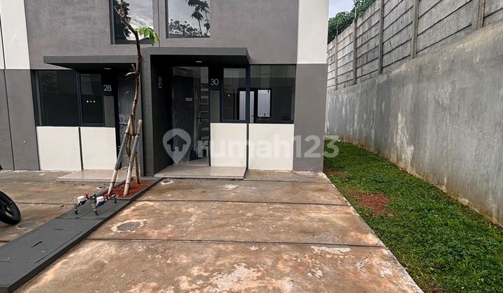 Disewakan Rumah 2 Lantai 1 Kamar Tidur Posisi Hook Sangat Nyaman Lokasi Strategis Hanya 10 Menit ke Gading Serpong Bsd Tangerang