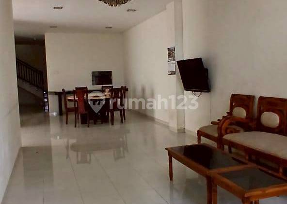 Disewakan Rumah 1,5 Lantai Full Furnished di Beverly Green 2