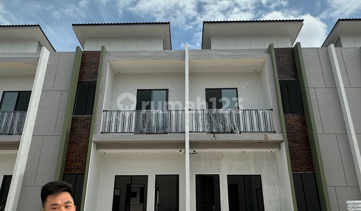 Rumah 2 lantai siap dihuni lokasi strategis batam centre