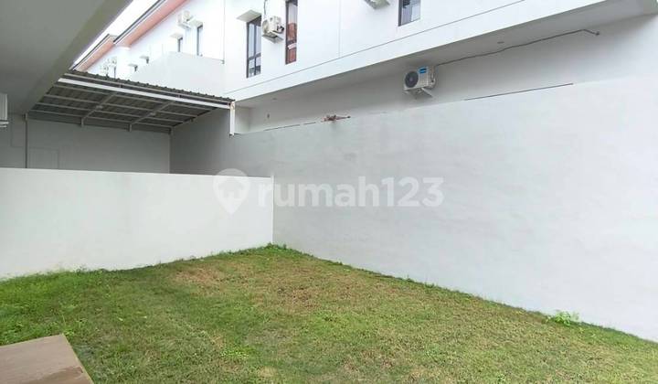 For Rent: 2-Story Middle Hook House in Central Hills, Btm Centre