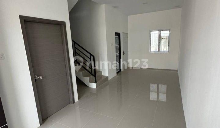 Rumah dengan Model Modern Minimalis 2 Lantai - Bengkong  2
