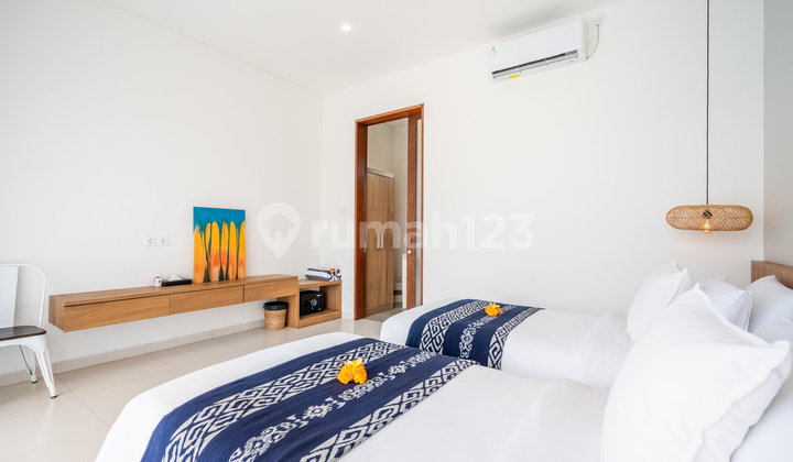 (Waiting for text to translate)