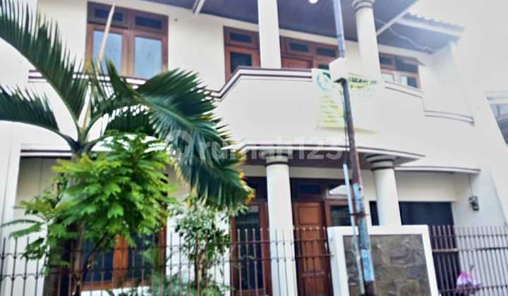 2-Story Luxury House Near Pondok Gede/ Lubang Buaya/ Jatiwaringin