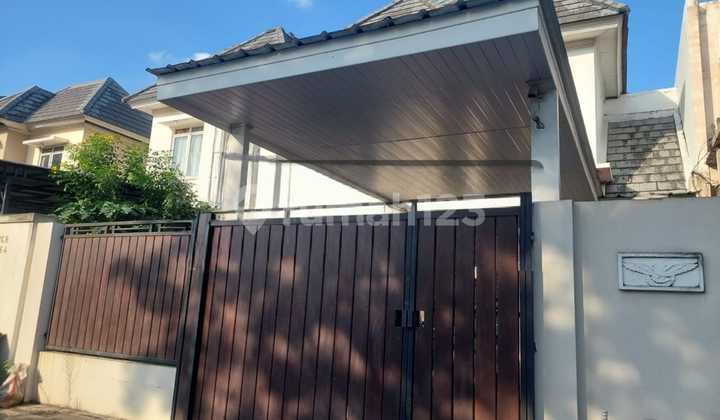 Turun Harga!!!! Rumah Mewah 2 Lantai Di Jalan Utama Perumahan