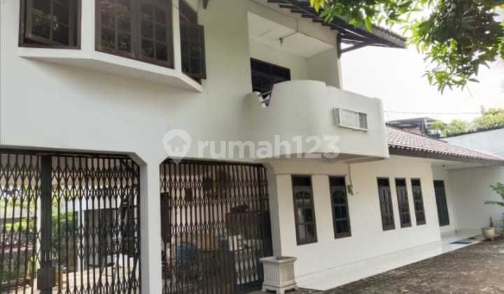 Rumah Rapi 2 Lantai Dengan Lahan Luas