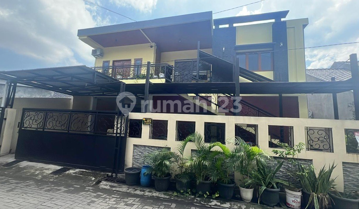 Rumah Besar 2 Lantai + Kontrakan 4 Pintu di Karawaci Tangerang