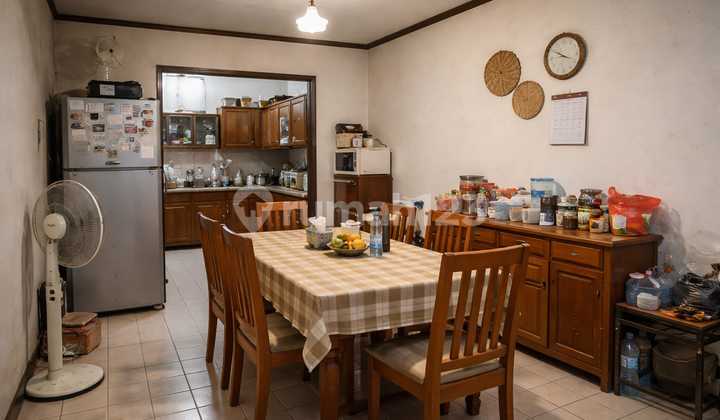 Rumah Lama Tanah Besar di Jantung Jakarta Pusat Harga Nego