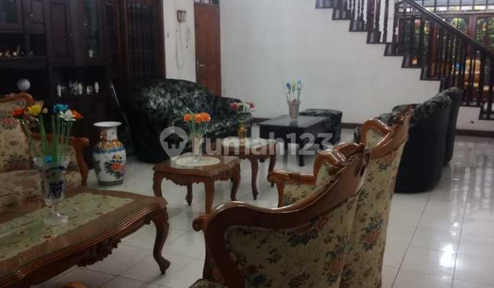 Rumah Mewah & Antik Daerah Meruya