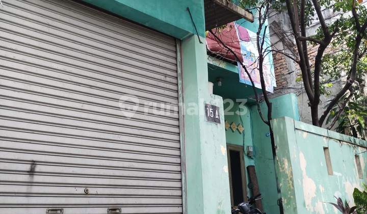 HOUSE WITH SHOP FACILITIES IN KEMAYORAN, CENTRAL JAKARTA 2