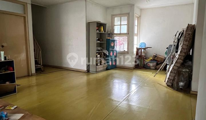 Dijual rumah tua di hook, lokasi tenang , jalan lebar dan lokasi strategis di Pejompongan jakarta pusat 2