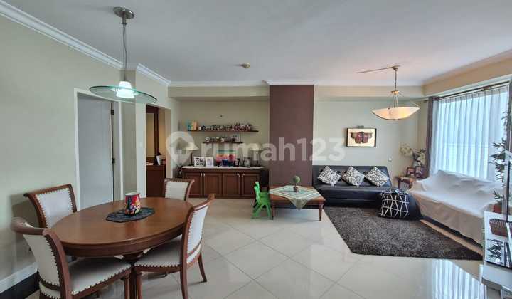 For Rent: Batavia Apartment 3 BR, strategic location, furnished and well-maintained in Bendungan Hilir, Central Jakarta