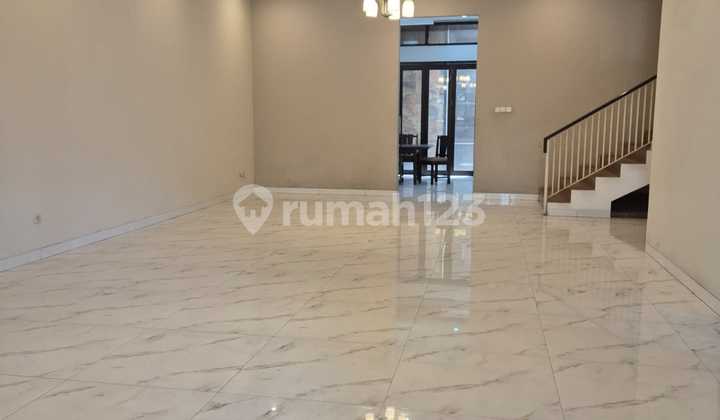 Disewakan rumah 2 lantai di lokasi yang tenang dan strategis di belakang Citos , cocok untuk hunian dan silent office 2