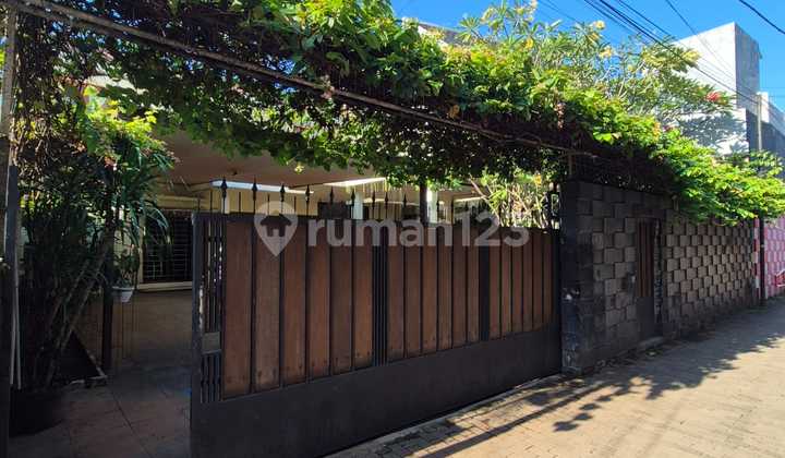 Dijual rumah terawat dalam komplek yang tenang di jl Adiaksa II , Cilandak