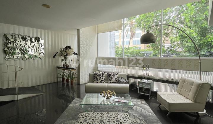 For Rent Commercial Shop Next to Plaza Indonesia, Strategic Location on Jalan Kebon Kacang, Central Jakarta