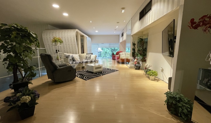 Dijual Ruko Komersial Dekat Plaza Indonesia, Lokasi Strategis di Jalan Kebon Kacang, Tanah Abang - Jakarta Pusat