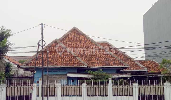 Dijual Rumah Lama di Area Pegangsaan, Menteng - Investasi Menguntungkan Jangka Panjang