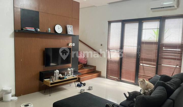 DISEWAKAN RUMAH 2 LANTAI 3 KAMAR TANAH 136 DI JATIBENING ESTATE (sr) 2