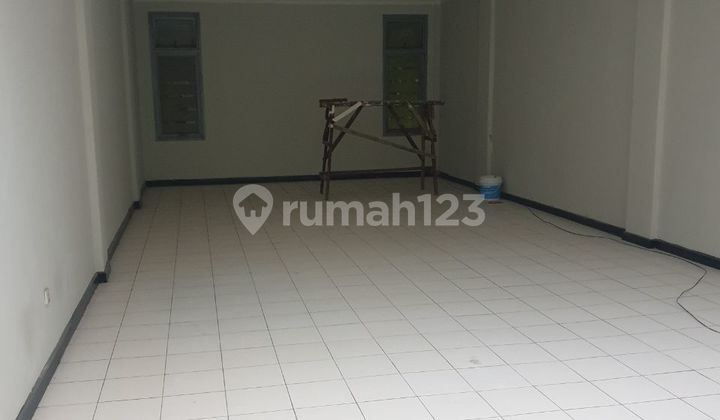 FOR RENT: STRATEGIC 5X17m² SHOPHOUSE IN KEMANG PRATAMA 2