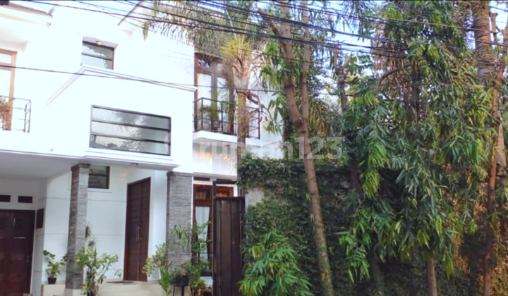 Exclusive House with Swimming Pool in the Green Cilandak Area, South Jakarta