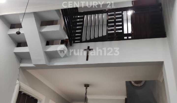 Rumah 2 Lantai Bagus Rapi Modern Siap Huni Lippo Cikarang Bekasi 2